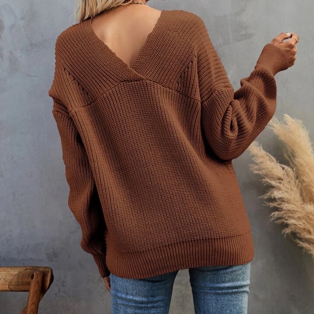 Twist front knit sweater - Picture 4 of 15